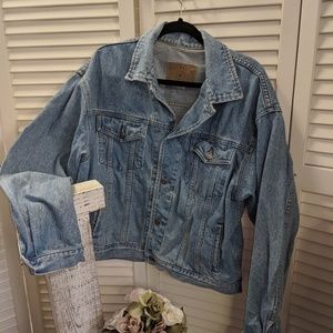 Distressed Jean Denim Jacket Sz Large ( me…